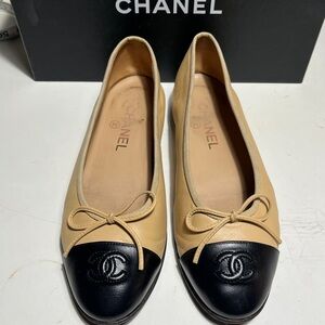 CHANEL Women's Beige and Black Loafers